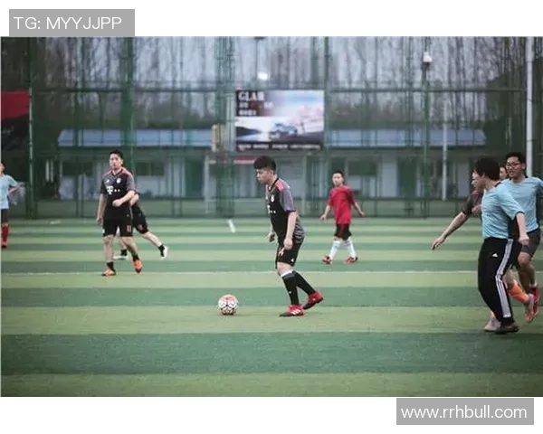 足球明星精彩瞬间射门瞬间真实捕捉展现运动之美与激情 足球明星精彩瞬间射门瞬间真实捕捉展现运动之美与激情